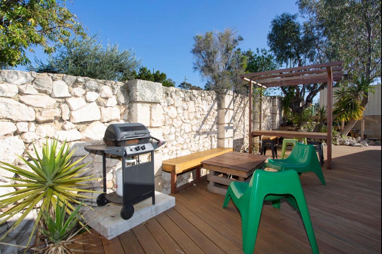 Dingo At White Gum Lodge Fremantle Exterior foto