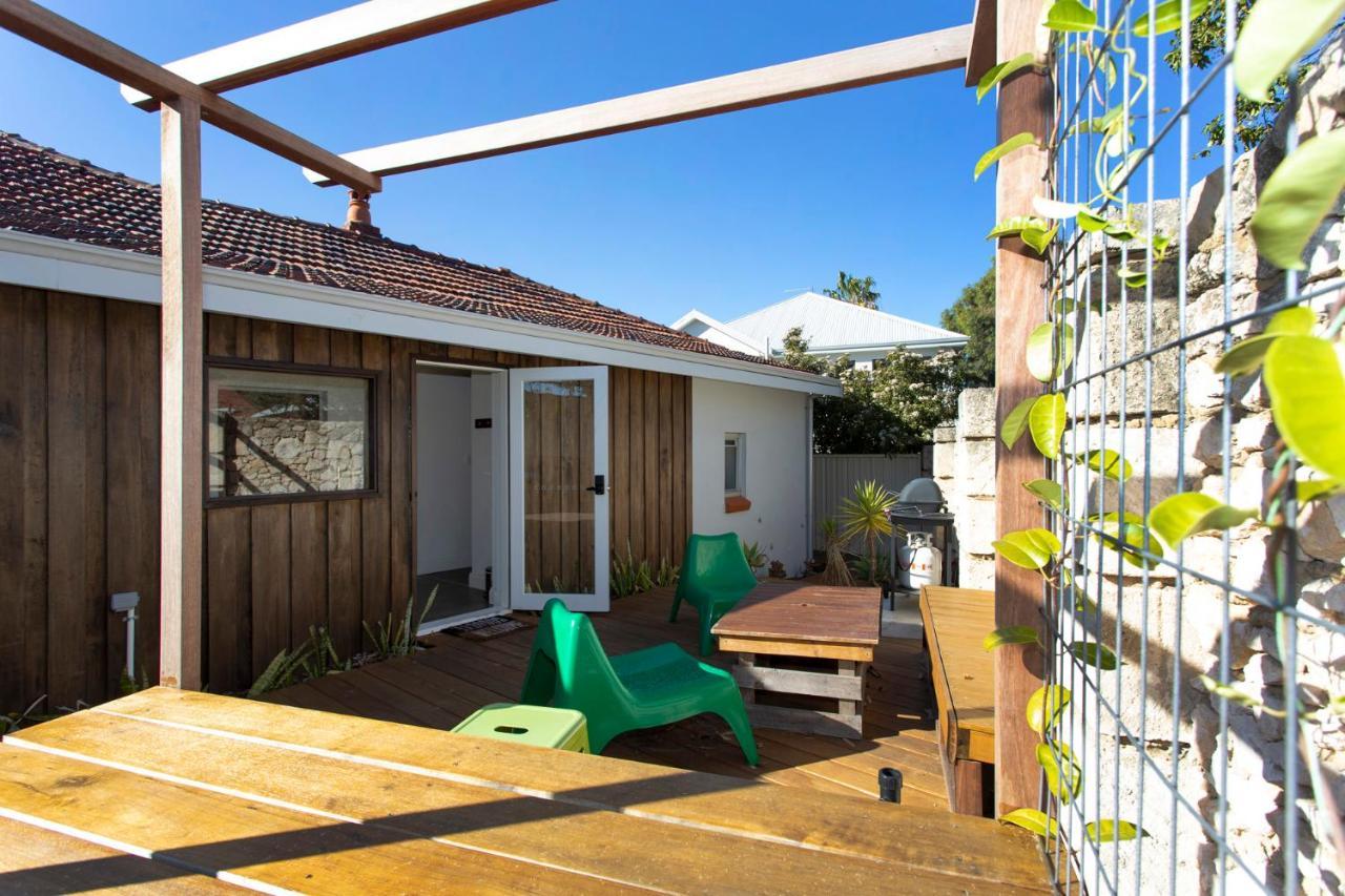 Dingo At White Gum Lodge Fremantle Exterior foto